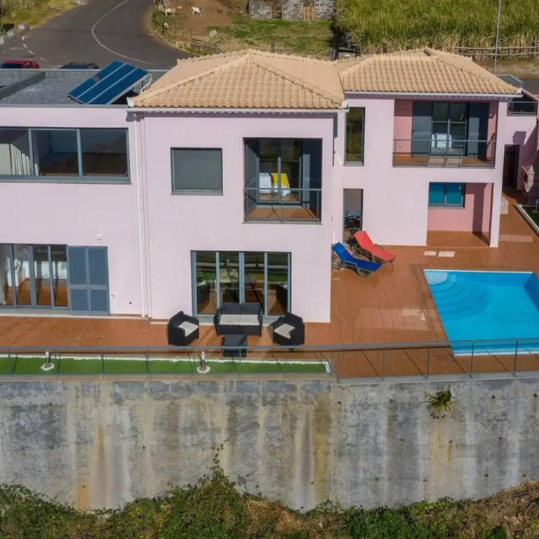 Canhas Views Pool and Barbecue