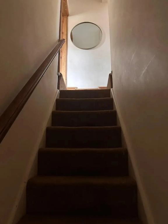 House - Sleeps 4 - Garden - on Street Parking