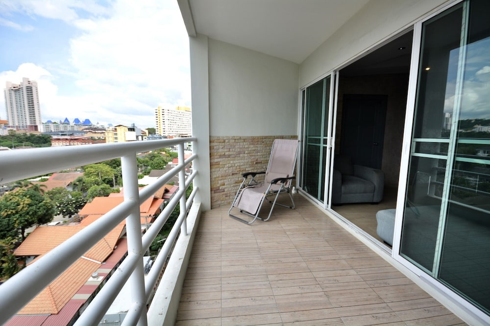 Sea-view Studio With Large Balcony - View Talay 5D