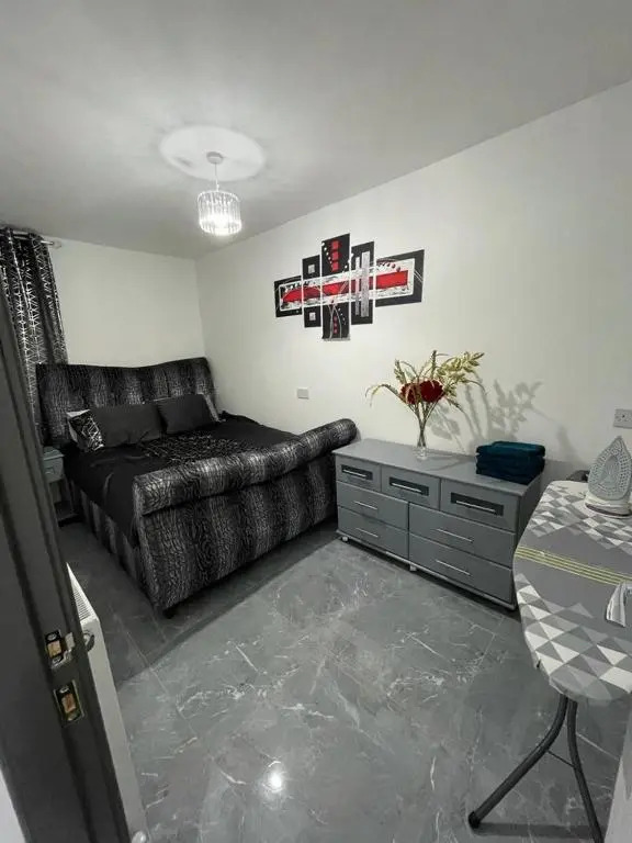 3 Bedroom Whalley Aparthotel