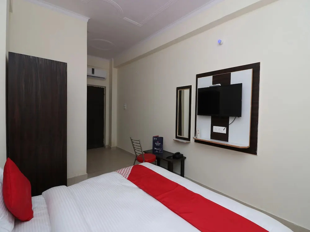 OYO 14825 Hotel Siddheshwar