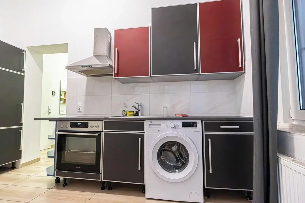 Spacious 5BR Apt Close to Augarten