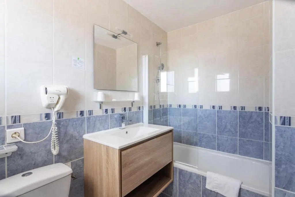 Hotel Les Palmiers En Camargue
