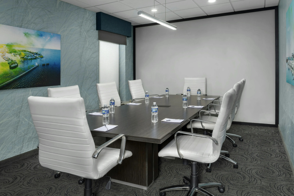 Hampton Inn & Suites at Lake Mary Colonial Townpark