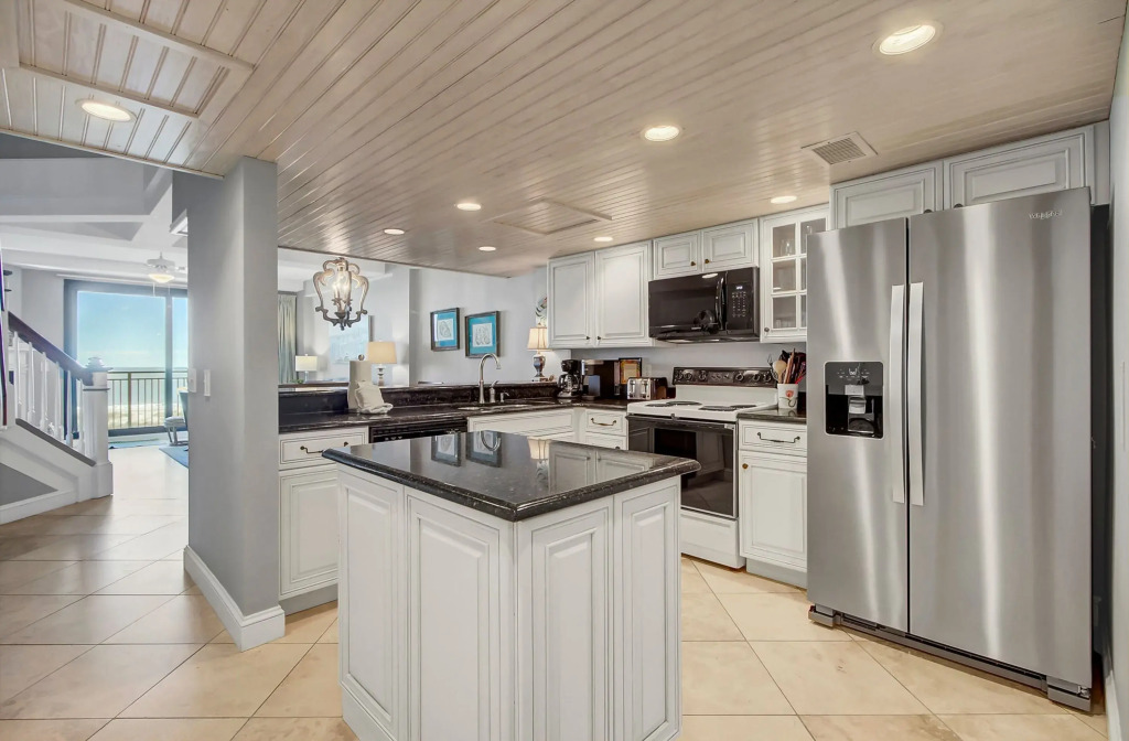 407 A Shipwatch by Avantstay Beach Front Condo w/ Ocean Views