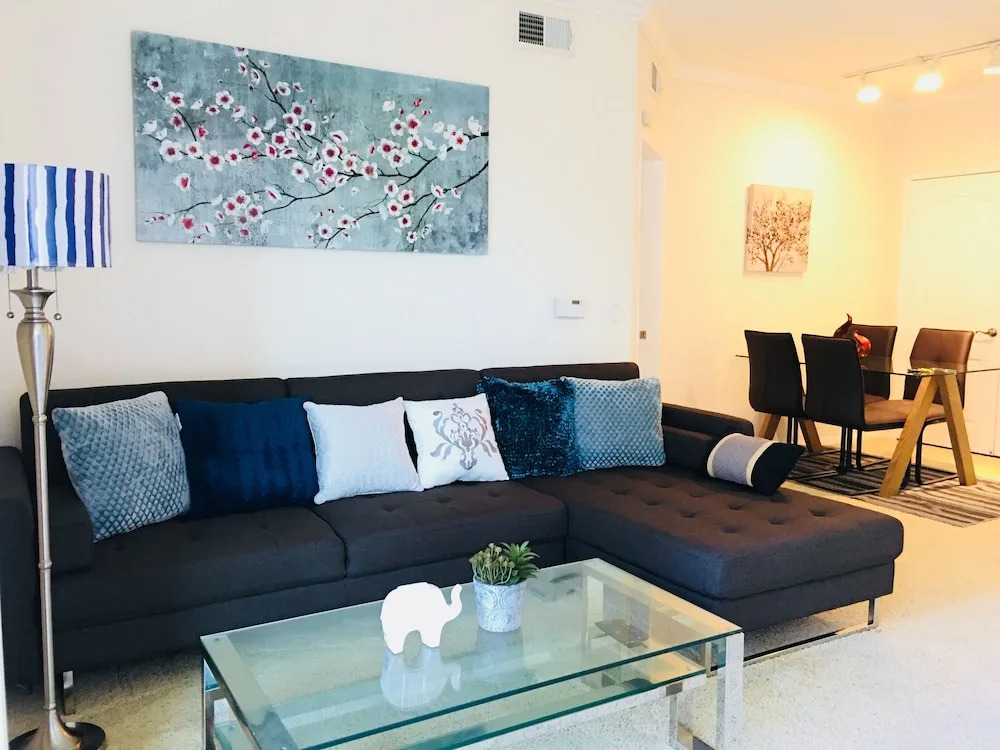 DTLA Apartment With Parking and Pool