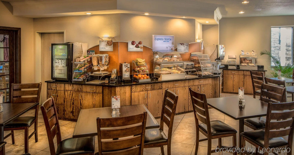 Country Inn & Suites by Radisson, South Haven, MI