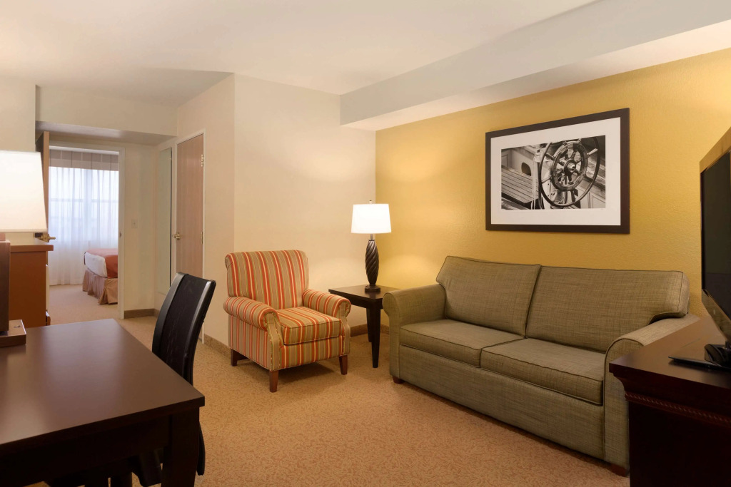 Country Inn & Suites by Radisson, Dundee, MI