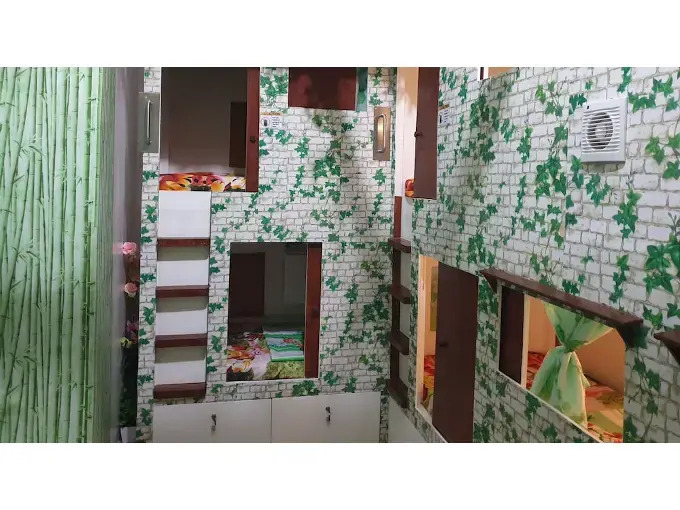 GardenPod Hostel + Café