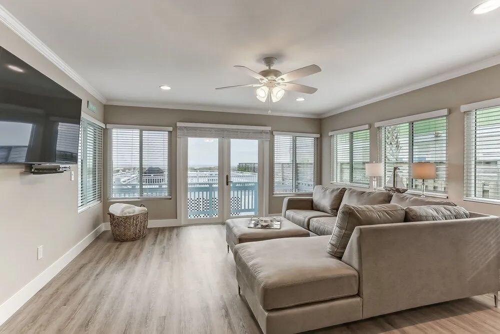 Sparkling Retreat Steps to Beach Fenced Backyard Snowbird Availability