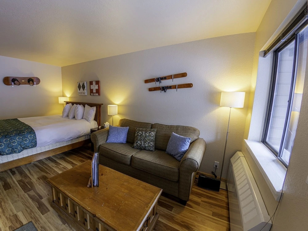 Getaway The Meadows 228a Hotel Style - Sleeps 4 Studio Bedroom Condo