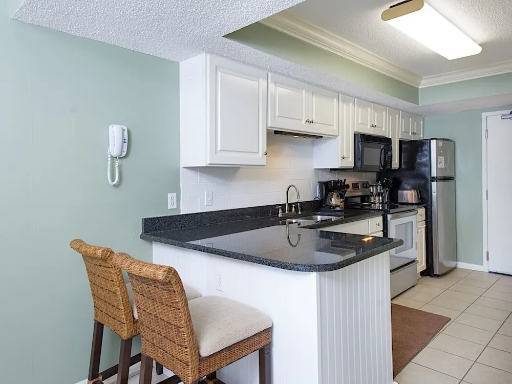 949 West Beach Condo - 2 Br condo by RedAwning