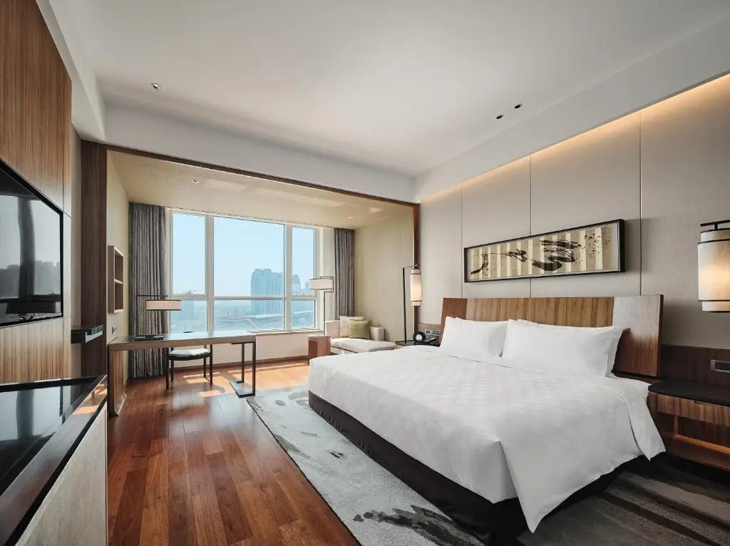 HUALUXE Ningbo Harbor City