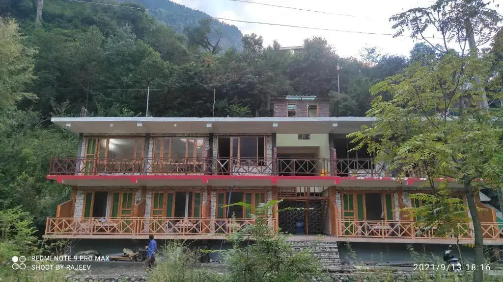 Kamal Guest House Tirthan by OYO