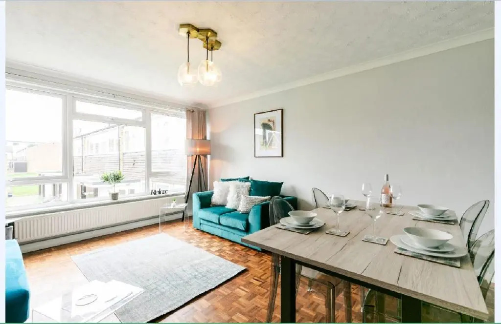 Gayton Court 2-Bedroom Flat in the Centre of Reigate
