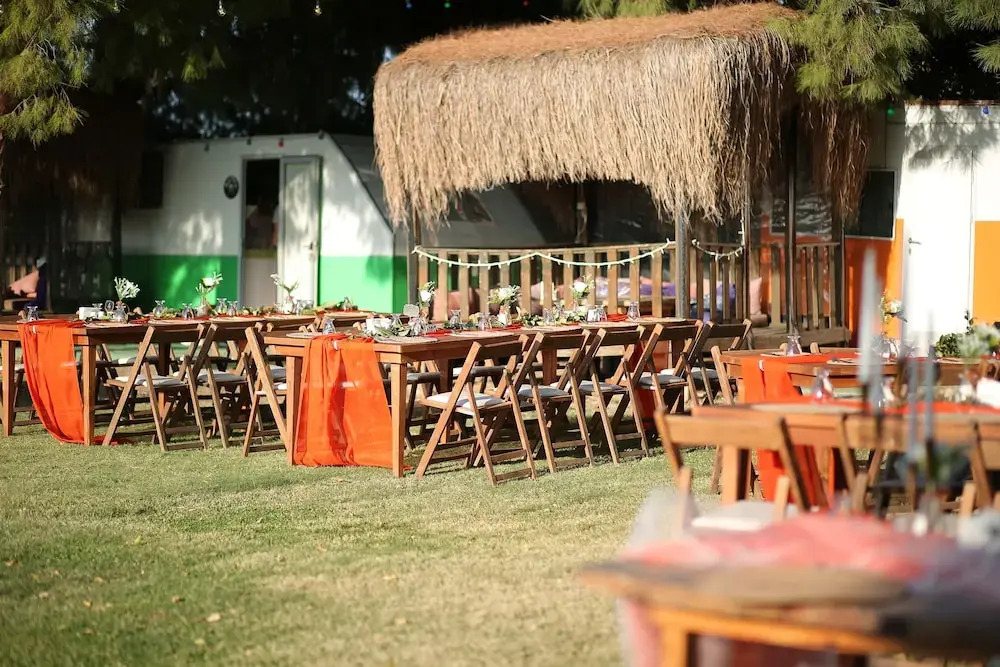 Mona Glamping Caravan Suites