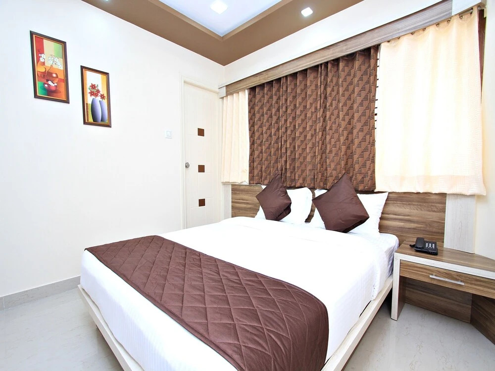 OYO 4848 3 Square Inn