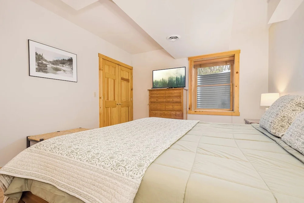 Grand Chestnut Lodge
