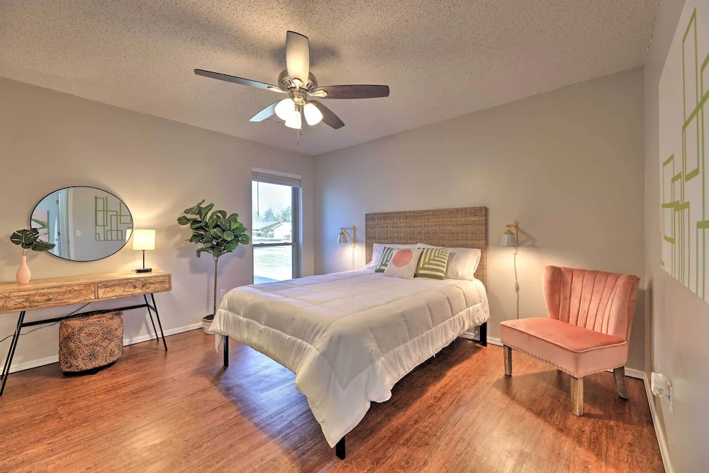 Modern Fayetteville Home < 1 Mi to U of A!