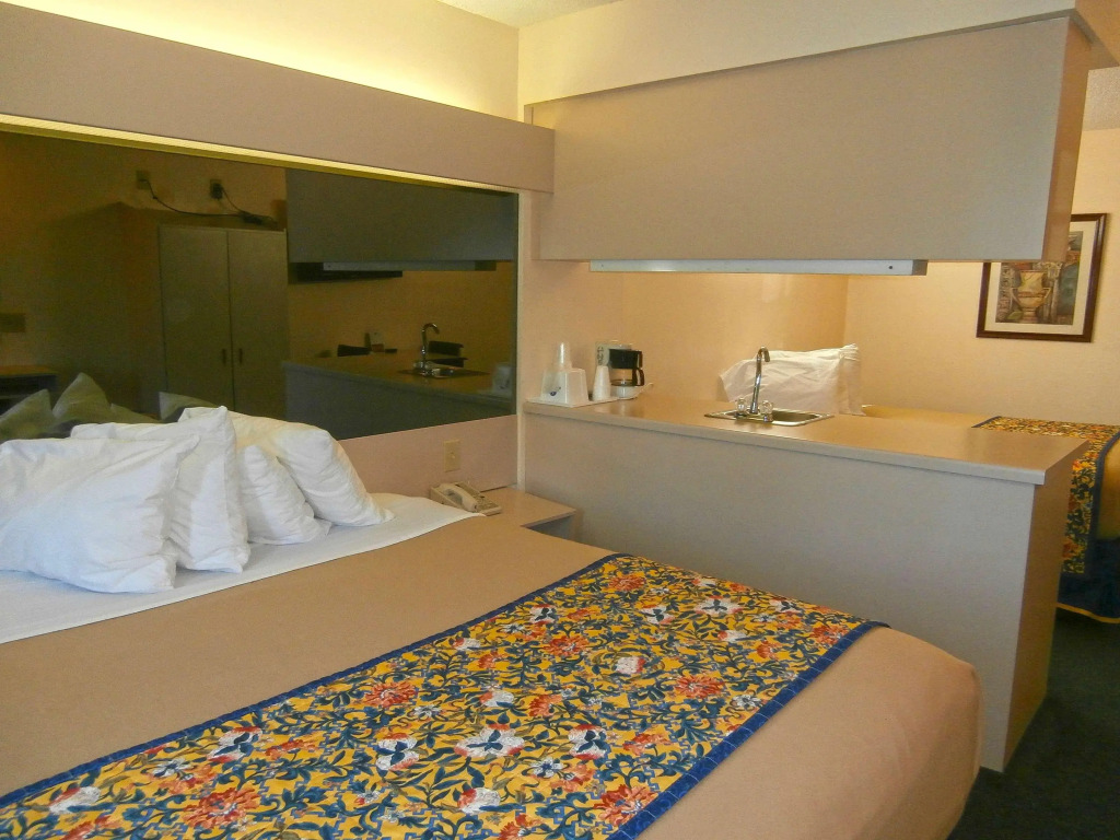 Americas Best Value Inn & Suites-McDonough