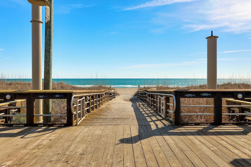 Steps to Boardwalk: 2 Blocks From the Beach Access