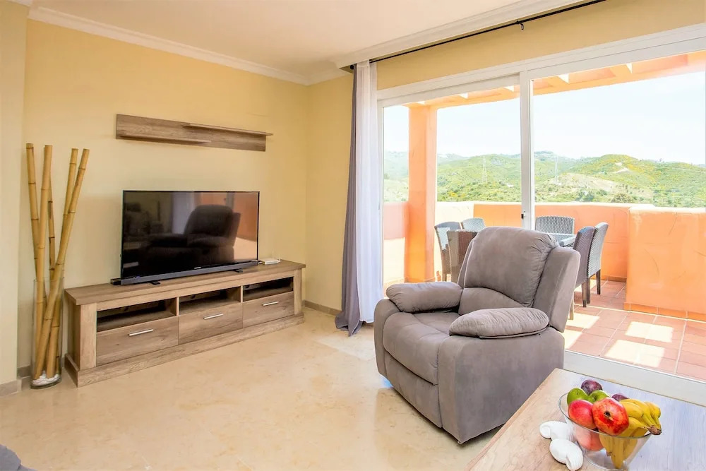 Beautiful 2 Bed 2 Bath, Duplex Penthouse JC30