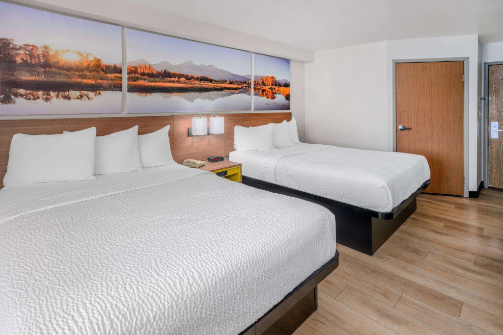 Days Inn & Suites by Wyndham Greeley