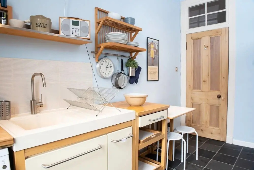 Charming 2-bedroom apt in the Heart of West End