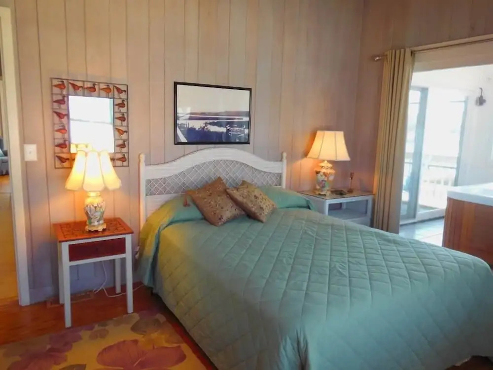 Johnsons Point of View - 4 Br Home