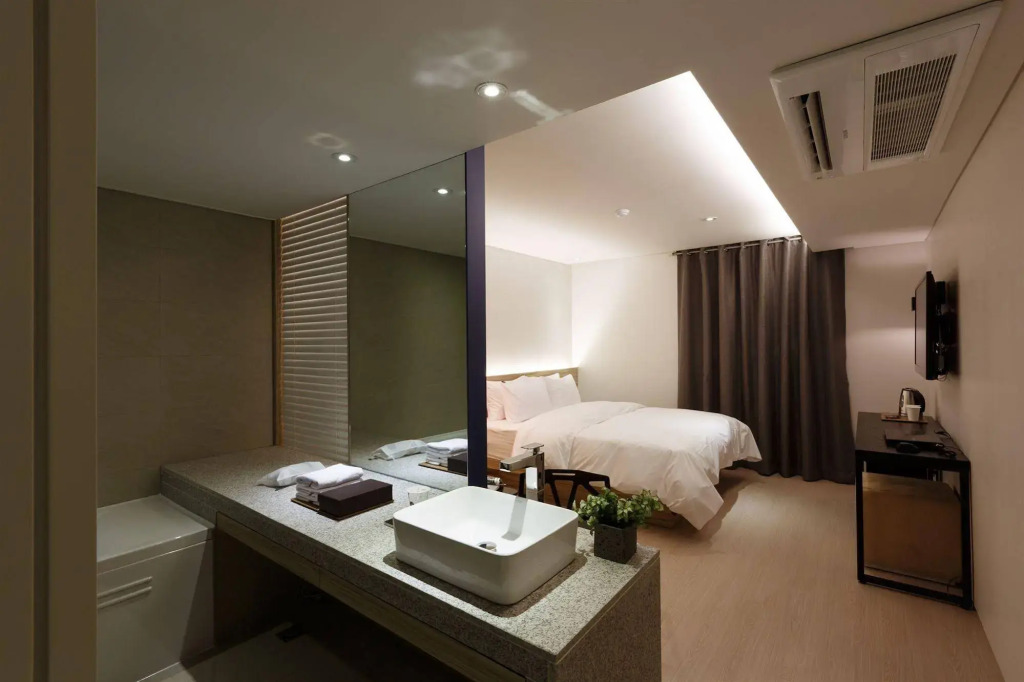 Seocho H hotel