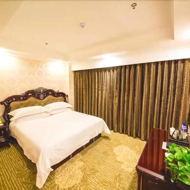 Noble Earl Hotel