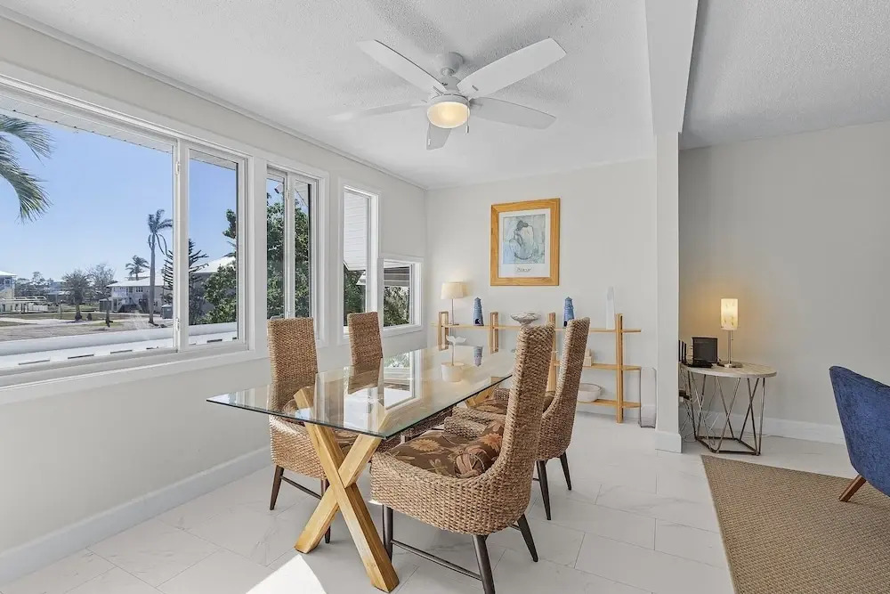 21591/3 Waterfront Duplex With Pool And Spa - Manor 4 Bedroom Home