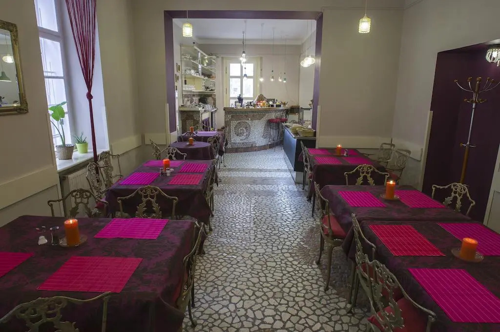 Santico Art Hotel and Hostel