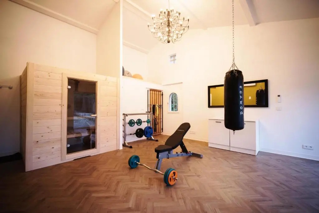 Villa Tessa for 14 people with private pool sauna and gym close to Aix en Provence