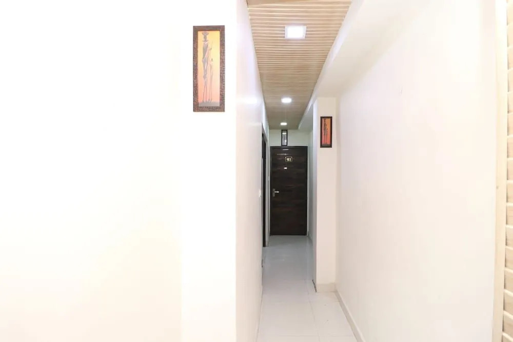 OYO 29059 Hotel Green Tower