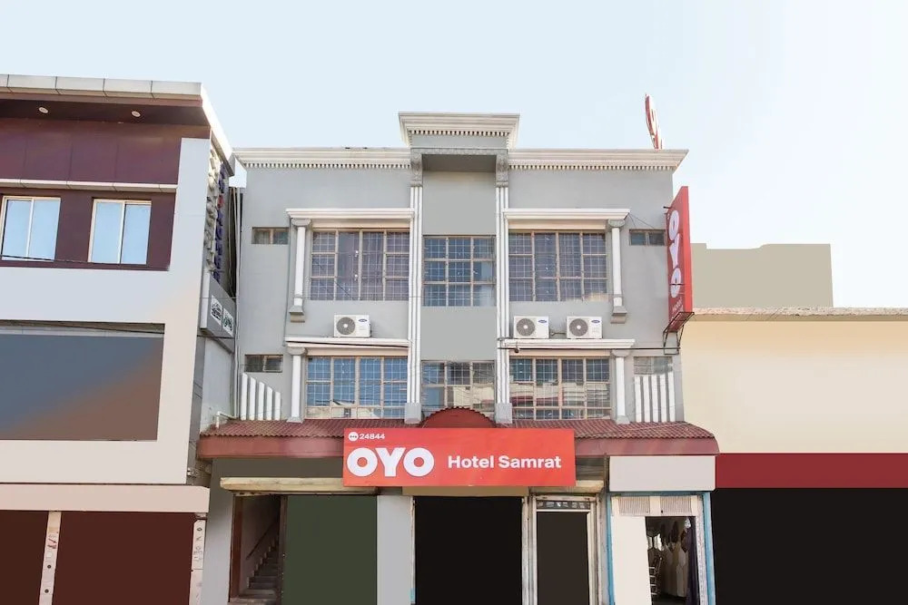 Oyo 24844 Hotel Samrat