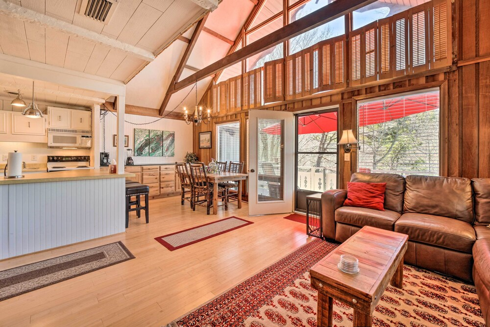 Chalet w/ Mtn Views & Golf Course Access!