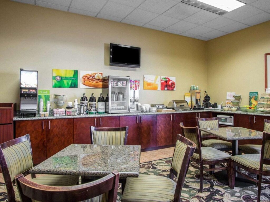 AmericInn by Wyndham Marshfield