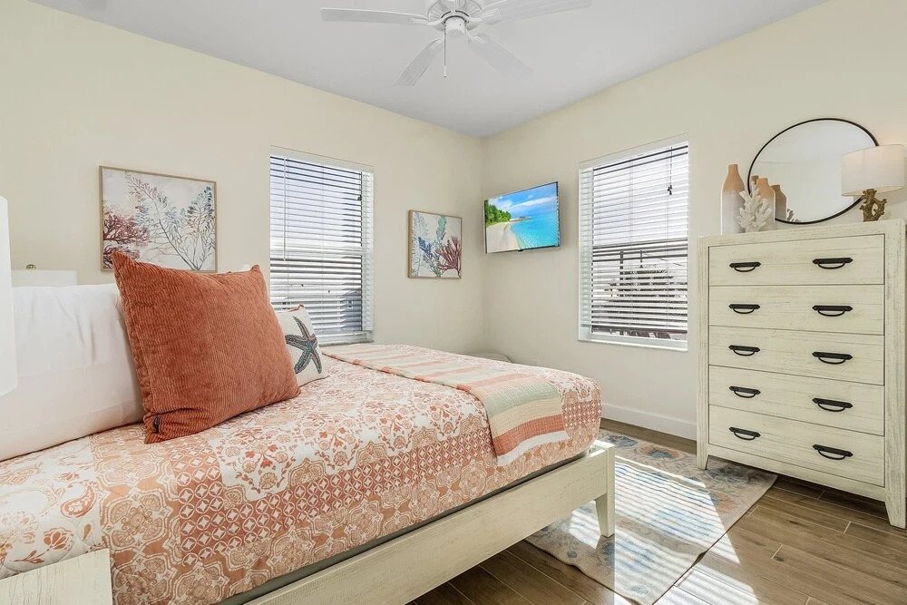Reel 'em Inn - Oak St 3 Bedroom Home by RedAwning