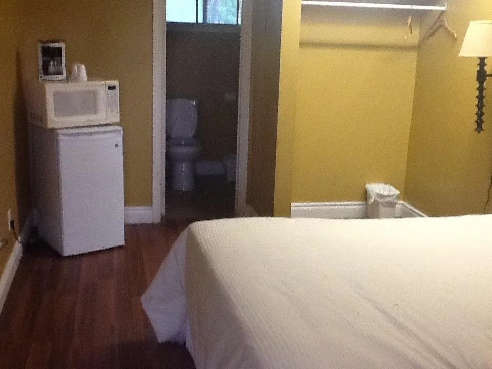 Knights Inn Oshawa