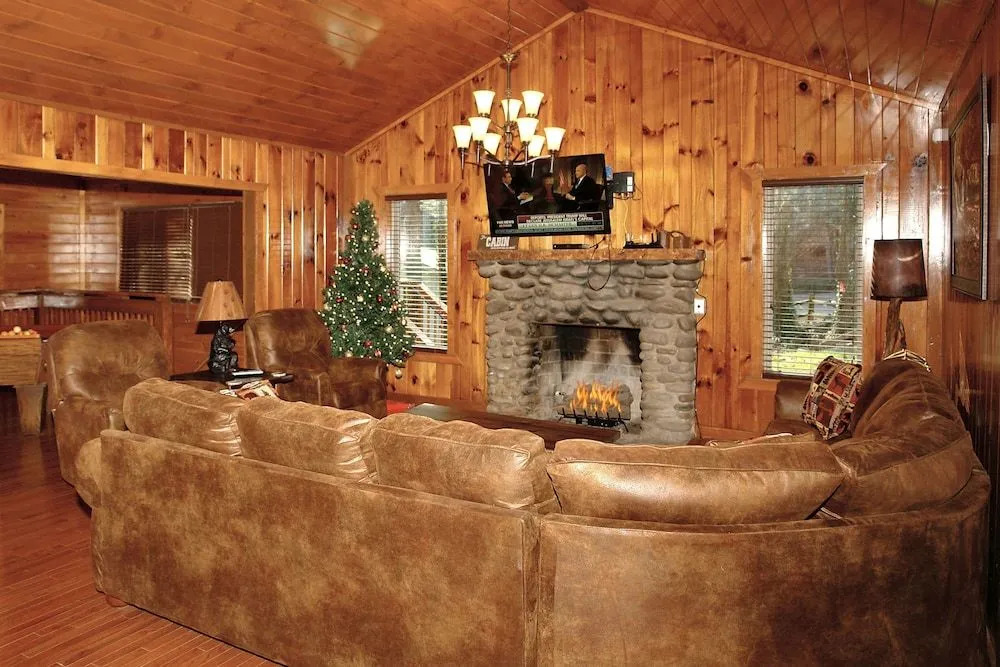 Laurel Manor Close To Downtown 4 Bed Rooms Hot Tub And Fire Pit