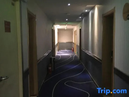 Yiwen Zhixing Fashion Hotel