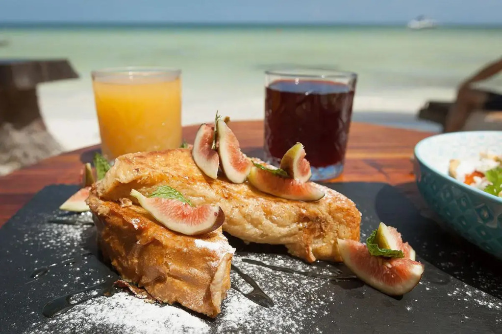 Beachfront Hotel La Palapa