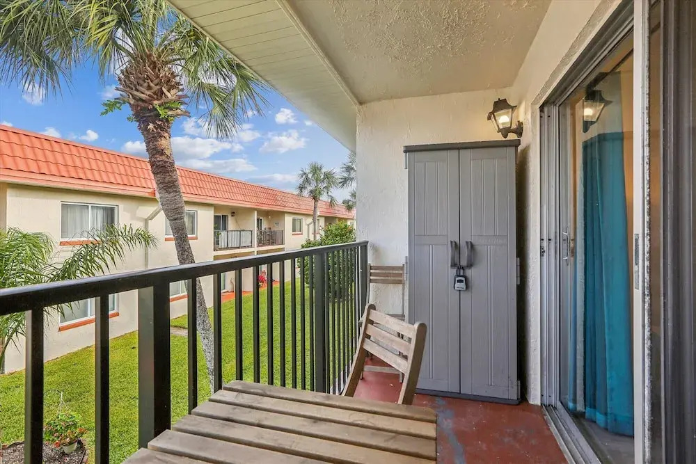 Beachside 2br/2ba Condo w/ Pool, Balcony & Boat Parking in St. Augustine