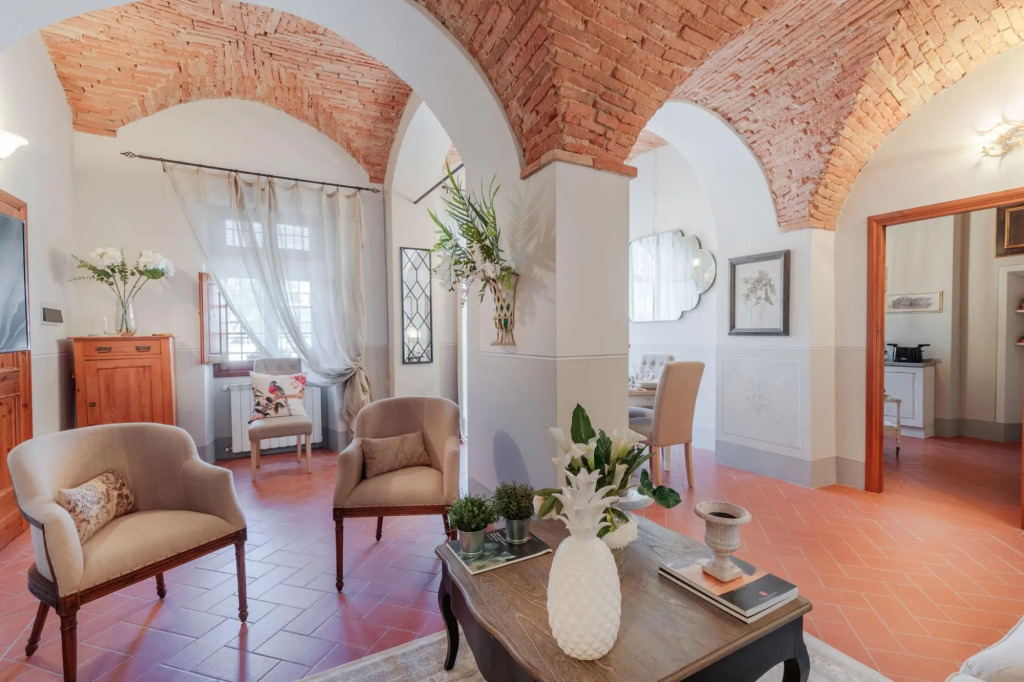 Villa Chianti, your Secret 4 Bedrooms Retreat with View over the Vineyards in Marcialla