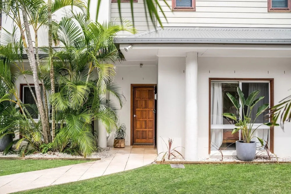 Baby Blue - 3 BR villa steps from Tallow Beach