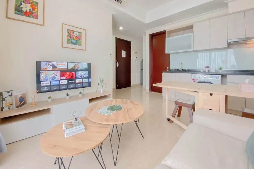 Big and Cozy 1BR with Working Room Menteng Park Apartment