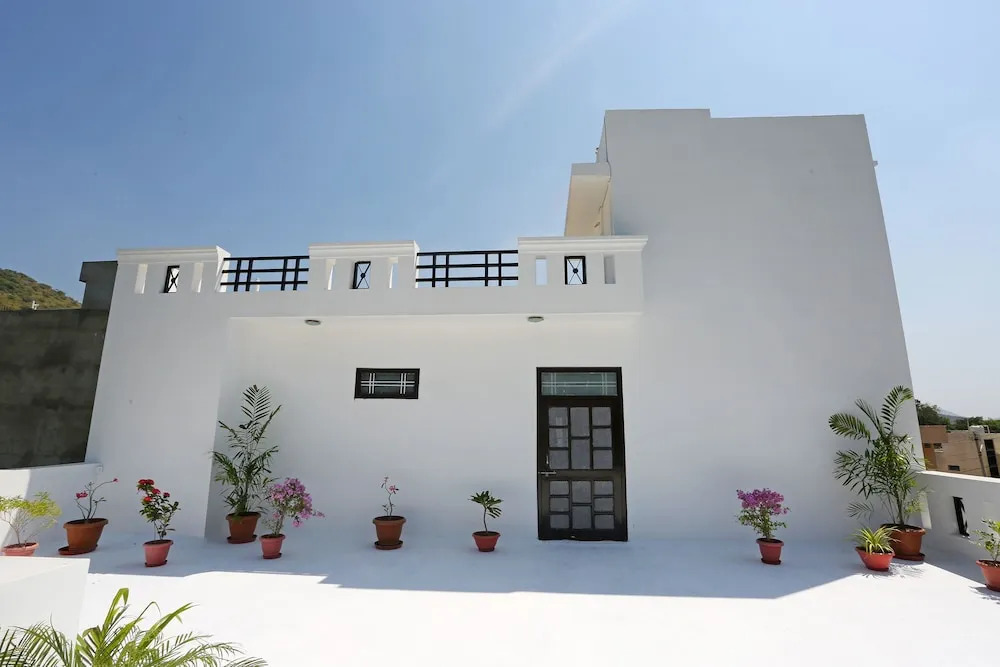 OYO 9715 Home Hill View Airport Road Udaipur