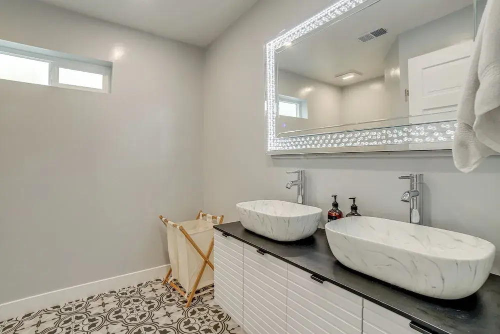 Walk to Midtown: Charming Reno Retreat