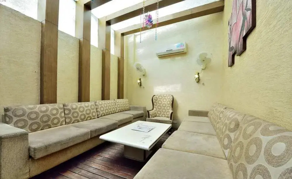 Hotel Taksh Inn